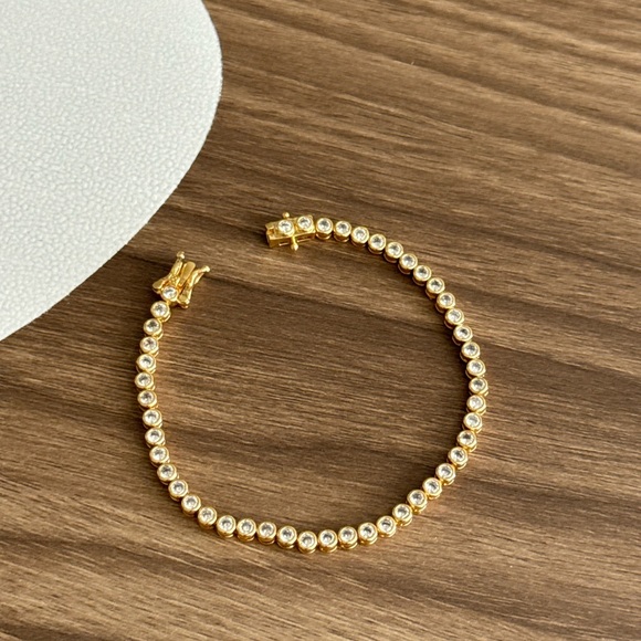 Elegant Gold Tennis Bracelet Q165 - Picture 3 of 5